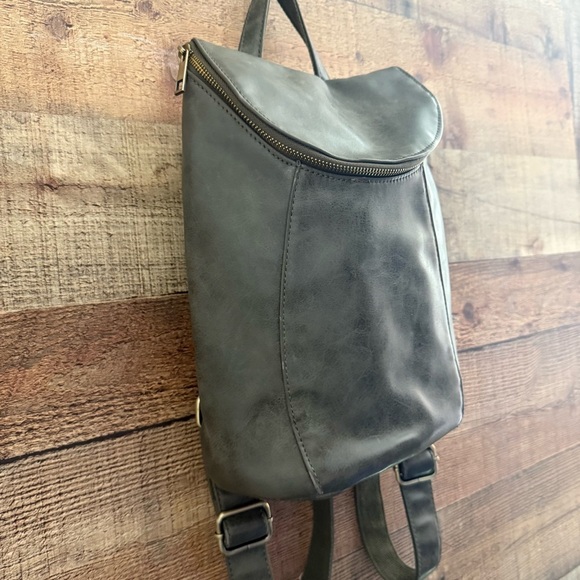 NWOT Joy Susan Vegan Leather Alyssa Distressed Backpack Bag - Picture 4 of 13